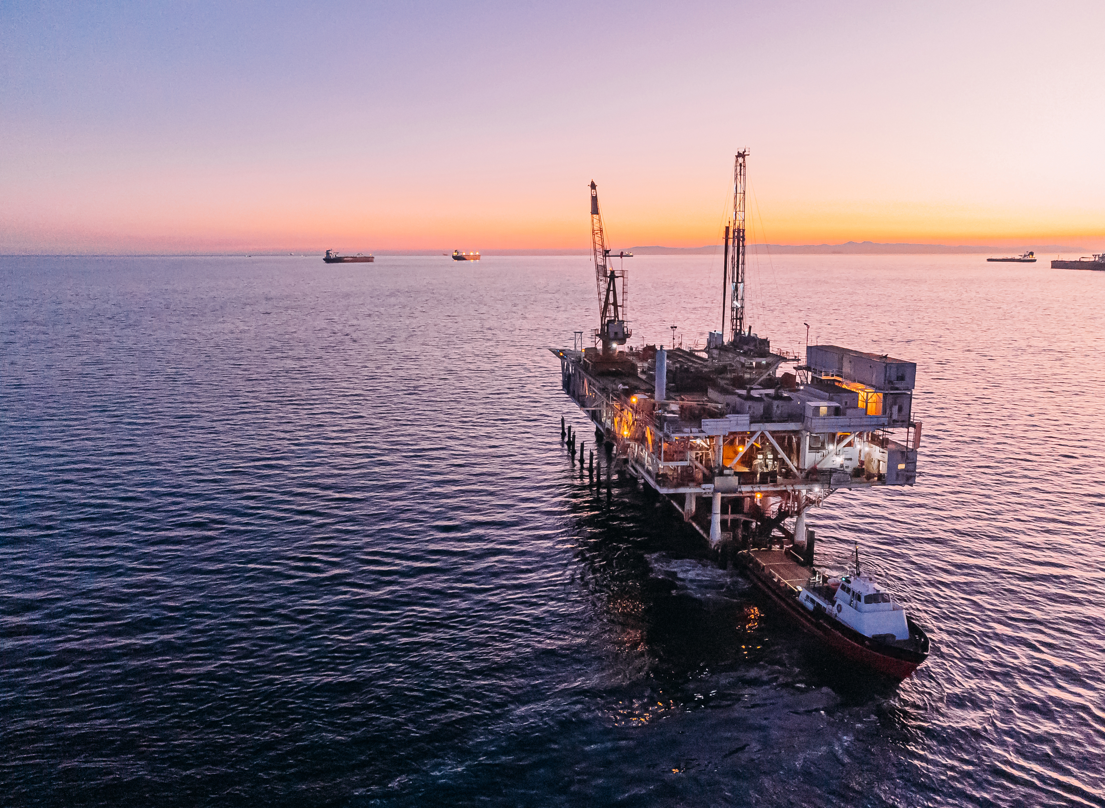 Oil in 5 pictures banner